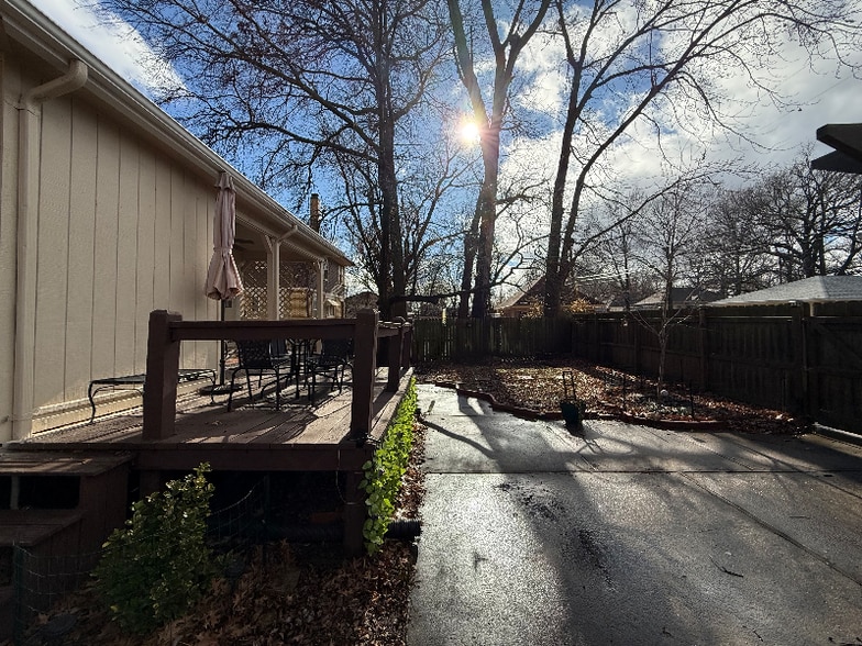 Building Photo - 940 S Cedar St