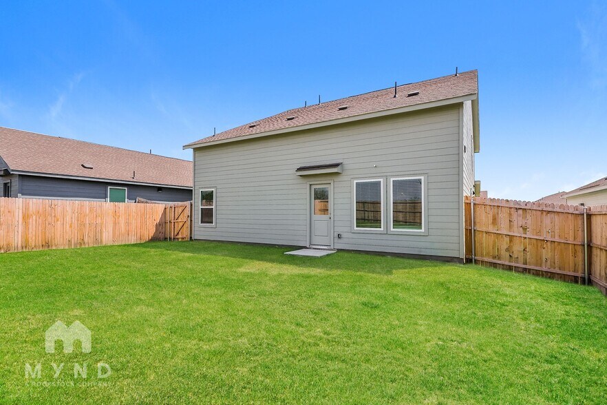 Building Photo - 2740 Mistwood Dr