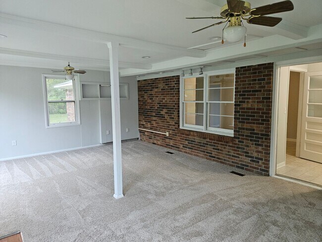 Building Photo - 770 Harrison Creek Rd