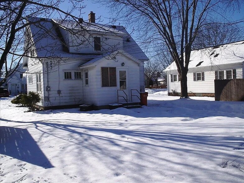 Building Photo - 1516 Badger Ave