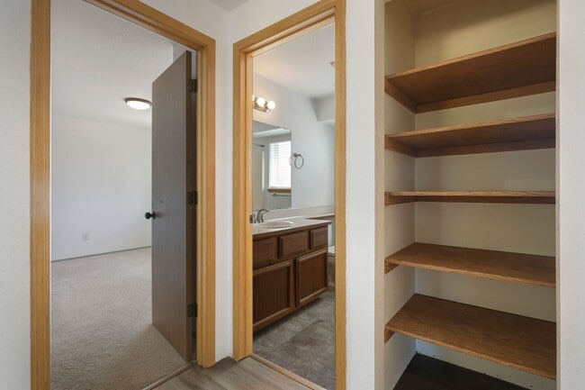 Building Photo - Move in ready - 3 bedrooms, 2 bath rambler...