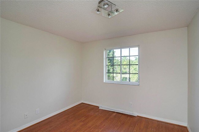 Building Photo - 4102 Pinewood Ln