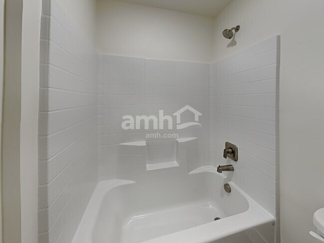 Building Photo - 1113 Moorside Ave