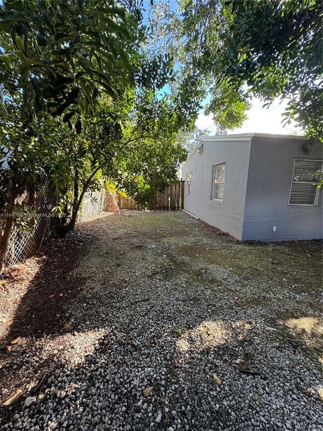 Building Photo - 2111 Monroe Terrace