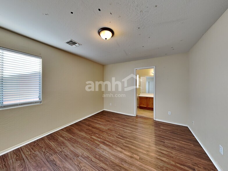 Building Photo - 8220 W Forest Grove Ave