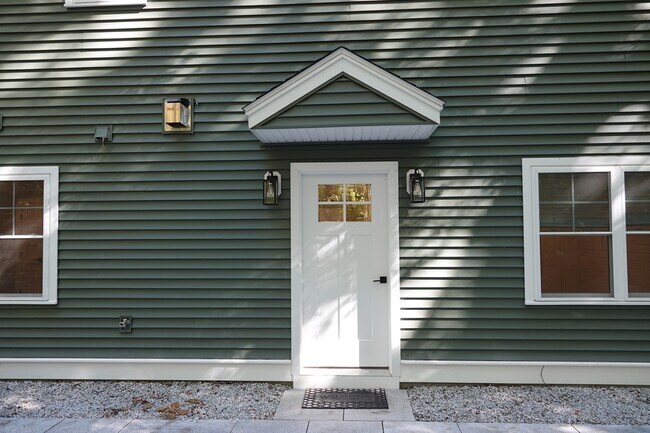 Building Photo - 4 Mill Pond LN