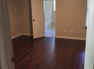 Building Photo - 2711B Redwood St