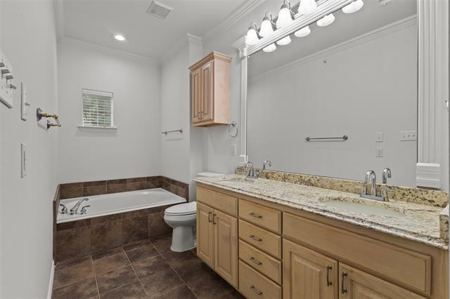 Building Photo - 4452 Jardin St