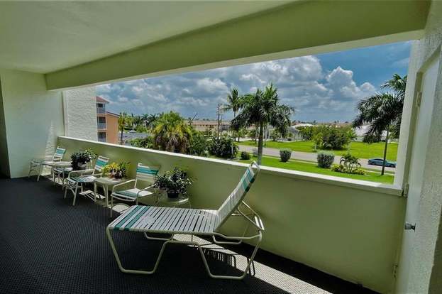 Building Photo - 1500 Park Beach Cir