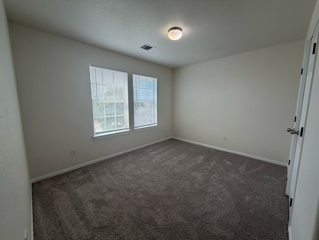 Building Photo - Greyfield