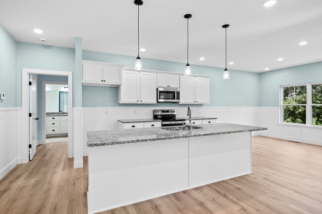 Building Photo - Luxury Rental!