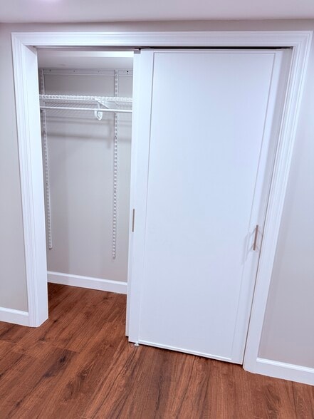 Building Photo - 692 Day Ave