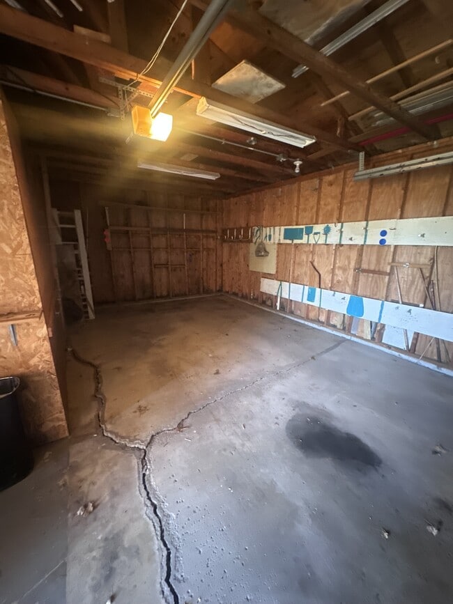 Building Photo - 16313 Clearview Ave