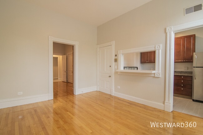 Building Photo - 2056 N Halsted St