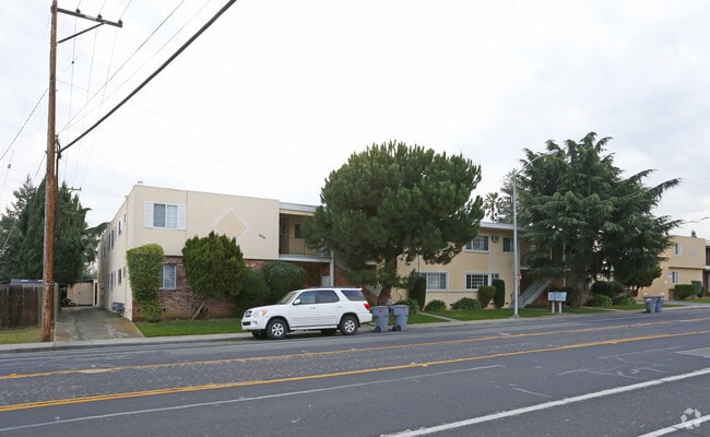 Building Photo - 935 Pomeroy Ave