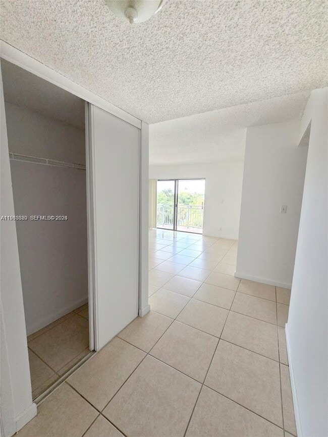 Building Photo - 505 S Pine Island Rd