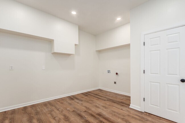 Building Photo - 865 Old Leonard Ave