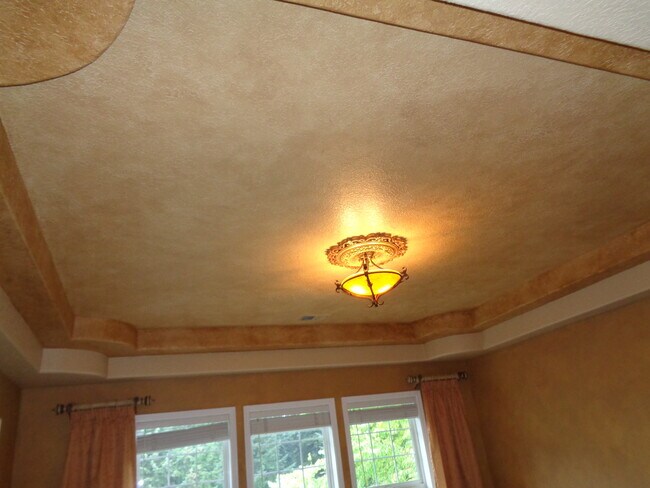 Building Photo - 17083 SW Arbutus Dr