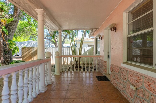 Building Photo - 3/2 Ranch with great outdoor space