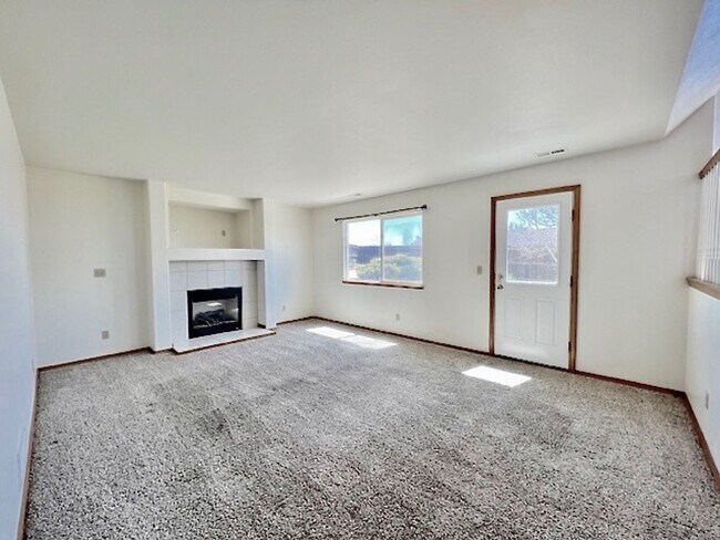 Building Photo - 4 Bedroom Home in Pronghorn Glen with Mountain Views