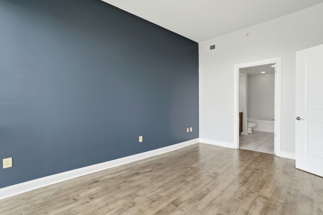 Building Photo - 701 Royal Ct