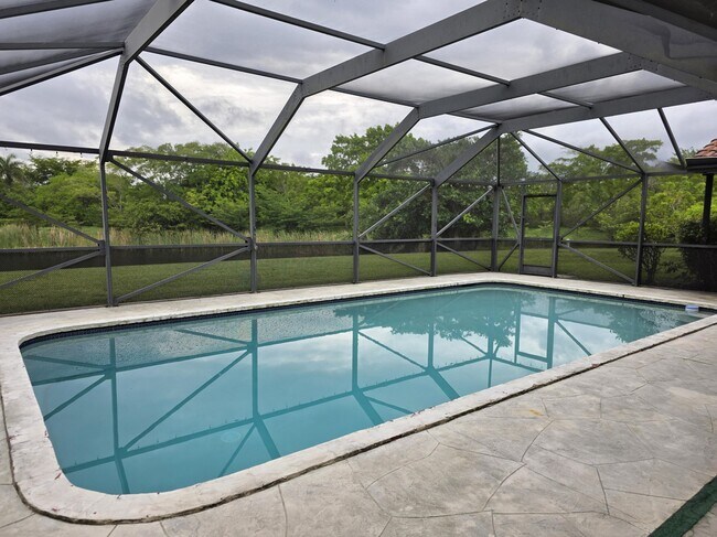 Building Photo - 11630 Island Lakes Ln