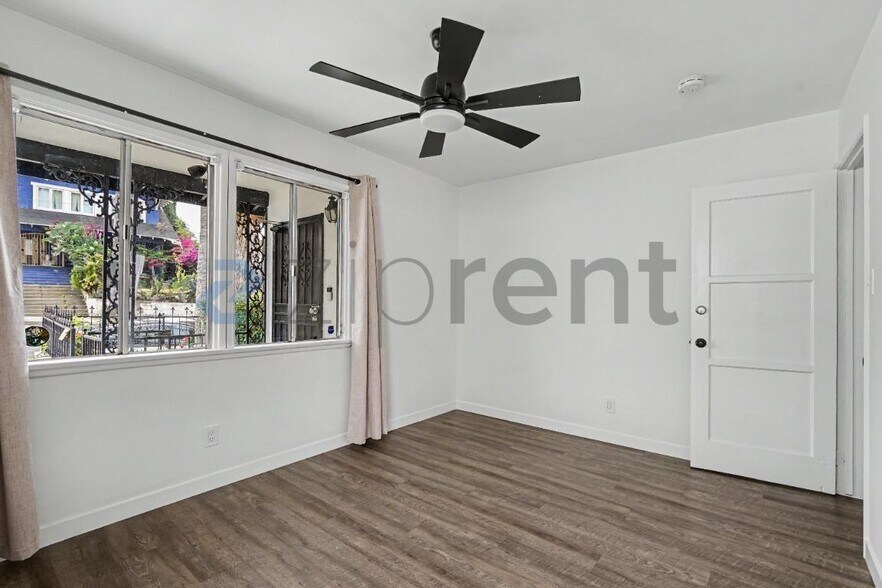 Building Photo - Unit