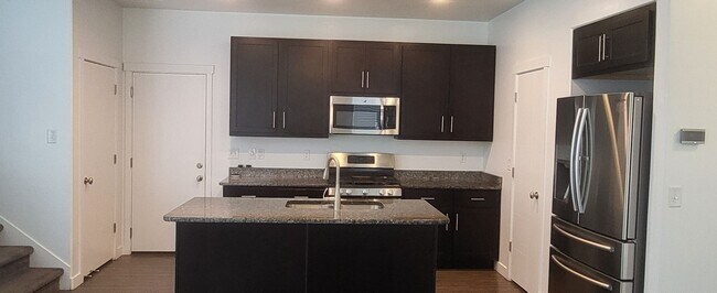 Building Photo - 5332 Silver Clover Ln