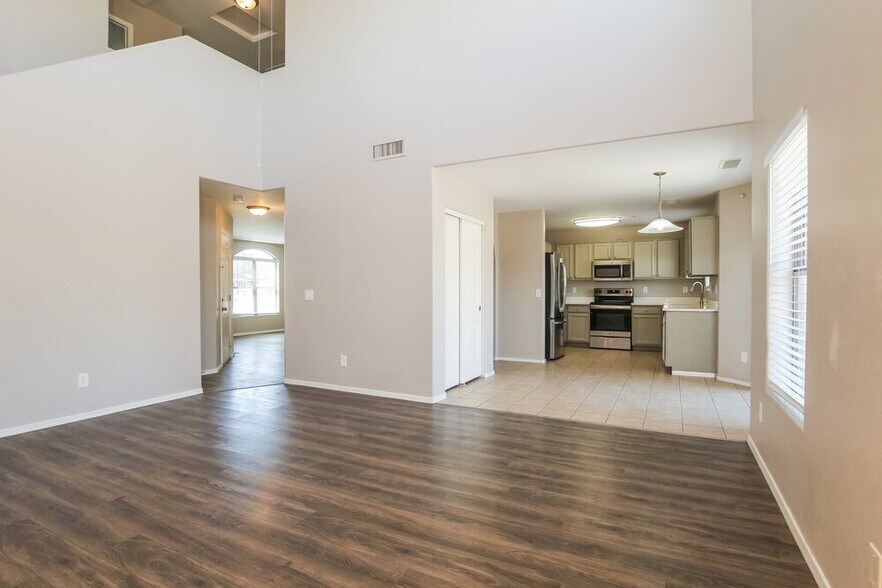 Building Photo - 8961 S 253rd Ave