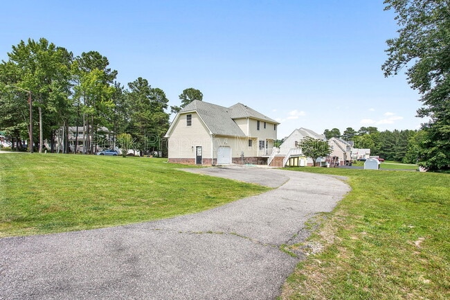 Building Photo - 5824 Silver Fox Ln