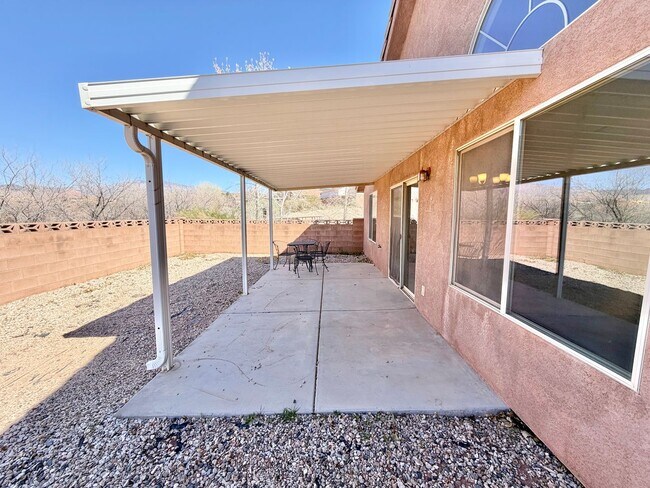 Building Photo - Charming 3 Bed 2 Bath + DEN/OFFICE Area!