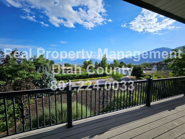 Building Photo - Elk Ridge Home with Unobstructed Valley Views