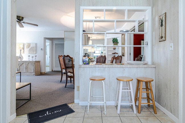 Building Photo - 1300 SE 7th Ct