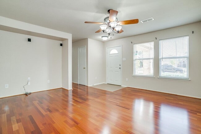 Building Photo - 7940 Meadow View Tr