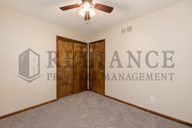 Building Photo - 428 Peach Tree Ln