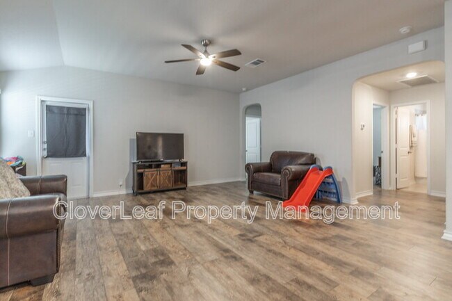 Building Photo - 6819 Whisper Grv