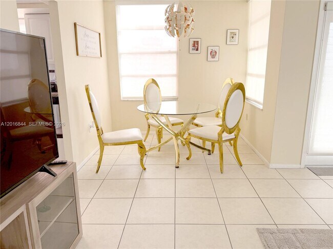 Building Photo - 1301 NE Miami Gardens Dr