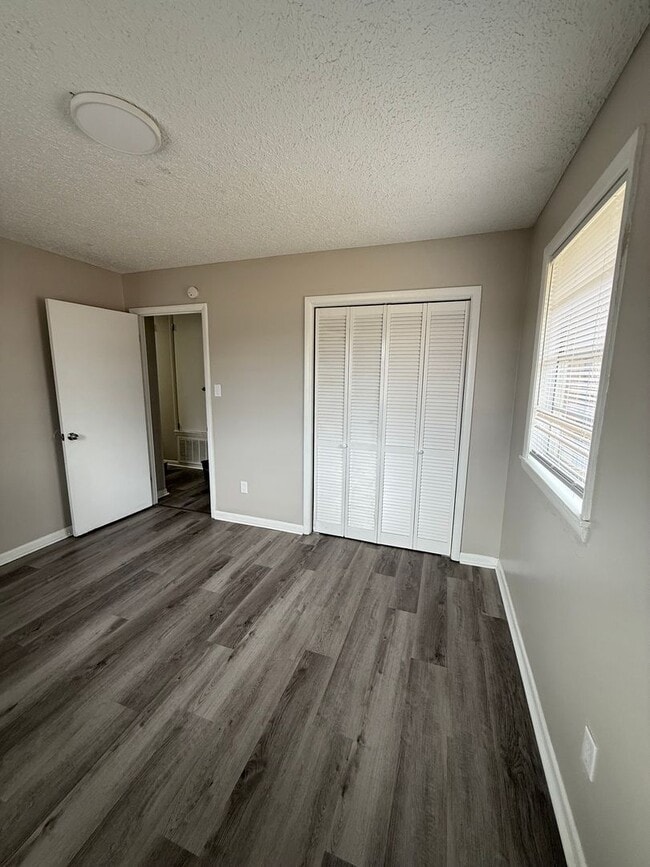 Building Photo - 451 S Thomas St