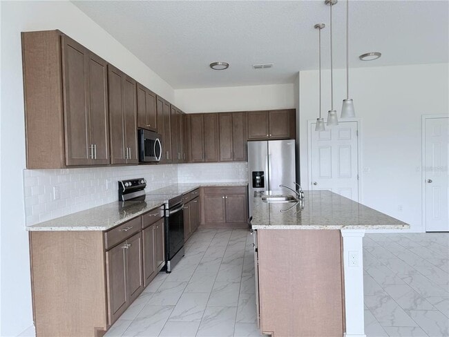 Building Photo - 725 Dennis Ave