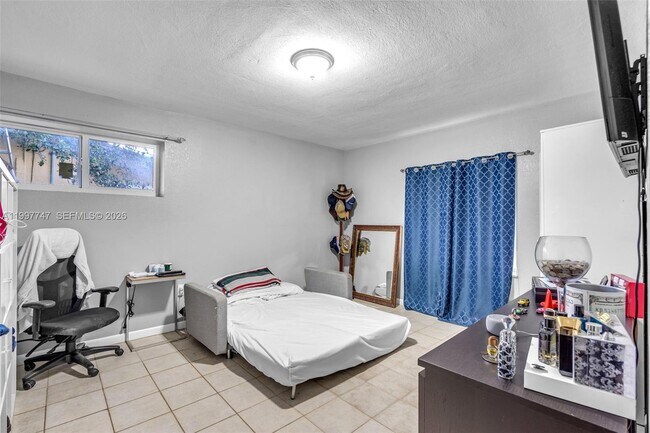 Building Photo - 17930 NE 6th Ave