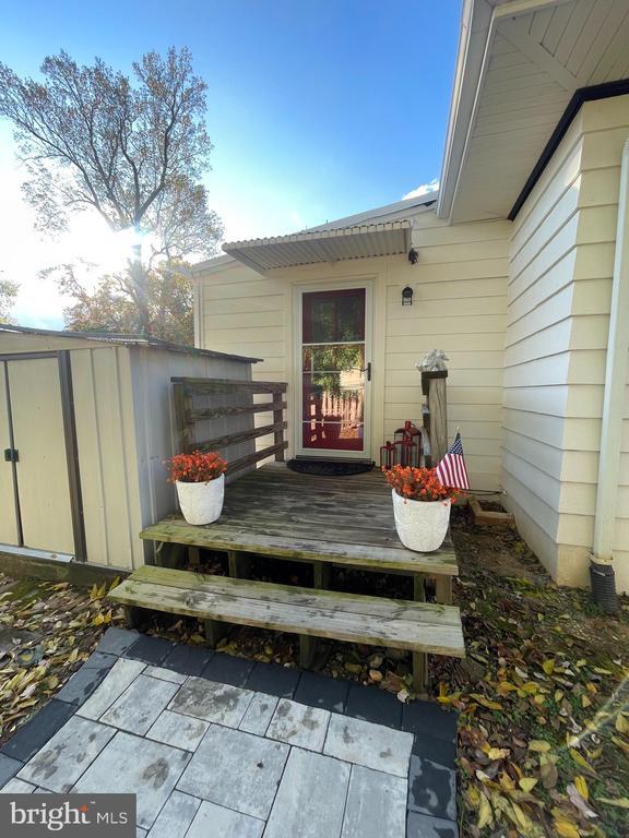 Building Photo - 304 Anderson Ave