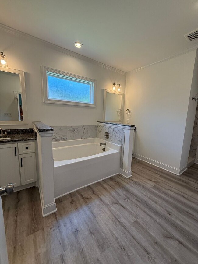 Building Photo - Gorgeous Executive Home in Anderson Creek ...