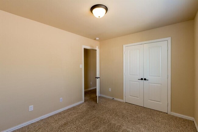 Building Photo - 1208 Bayfield Dr