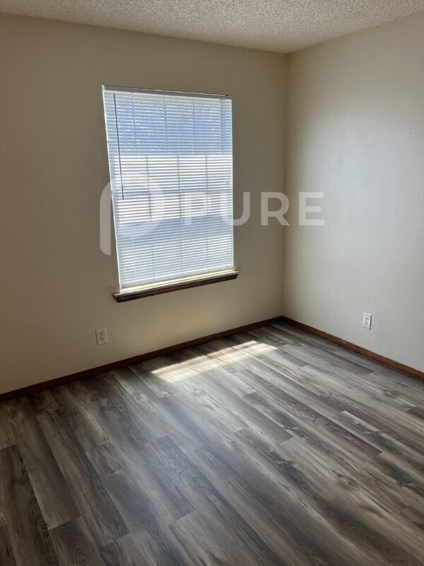 Building Photo - 318 La Veta Dr