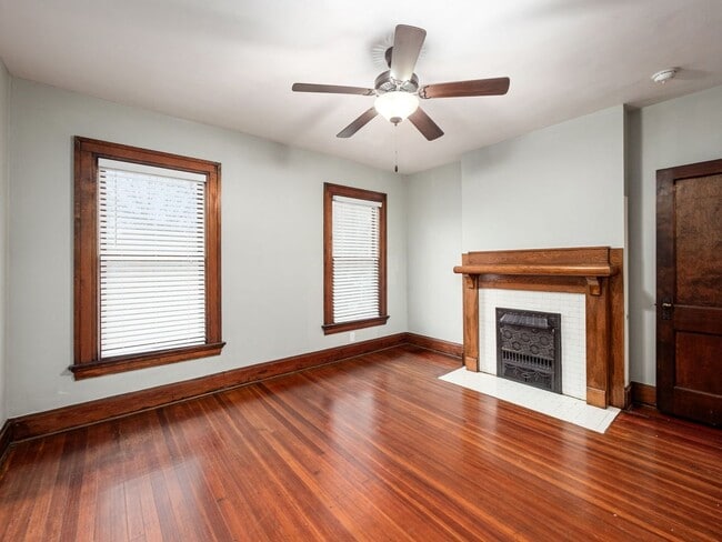 Building Photo - Central German Village Location!