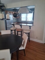 Building Photo - 624 Providence St