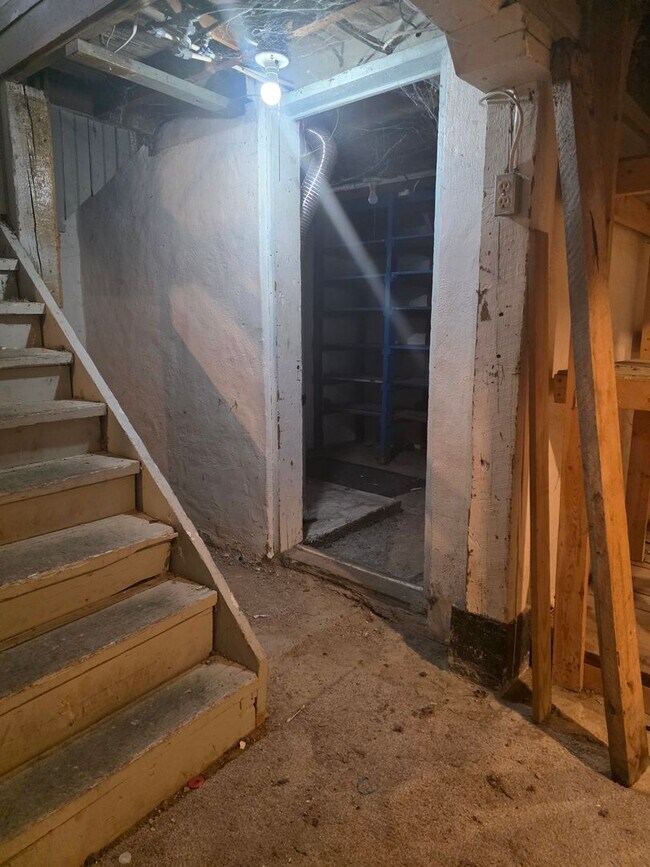 Building Photo - 397 Upper Oakwood Ave