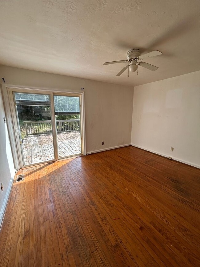 Building Photo - 3 Bed 2 Bath Coastal Living Near the Ocean...