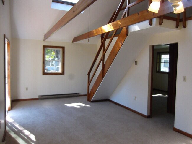 Building Photo - 80 Noyes Rd