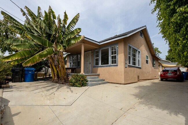 Building Photo - 3463 Plata St